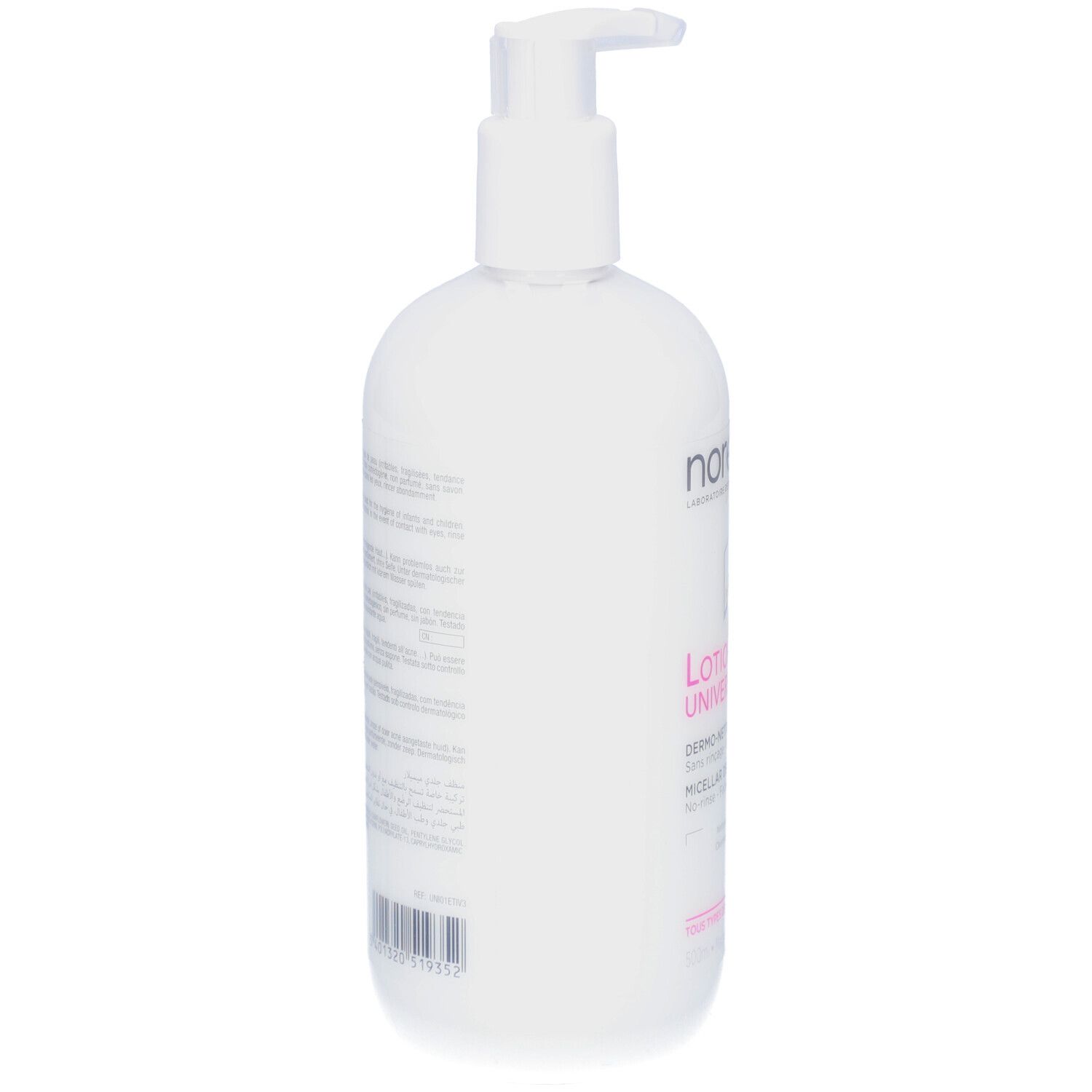 Witte fles met pomp. Achterkant met tekst. Productnaam niet zichtbaar. Streepjescode en andere informatie.