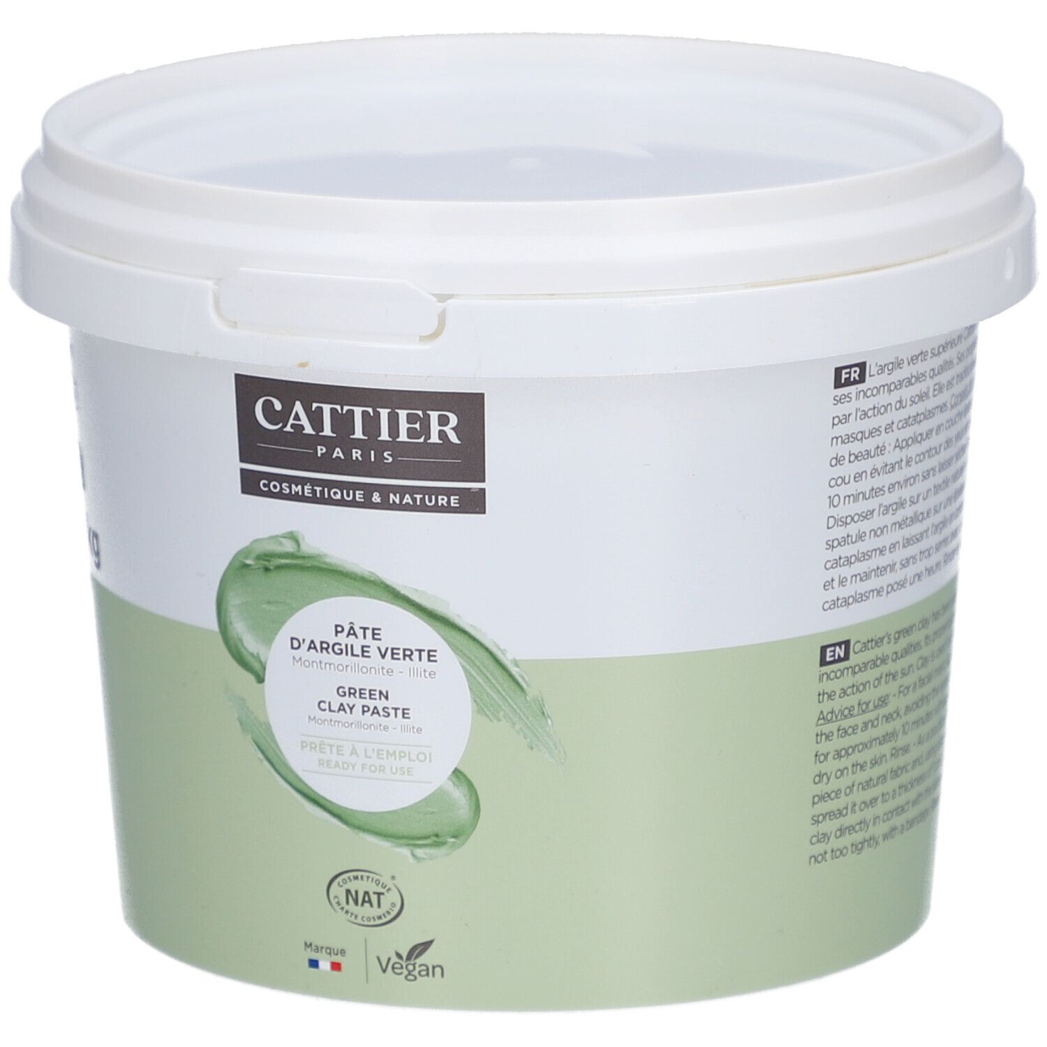 Seau blanc avec étiquette verte. Inscription: Cattier Paris, Pâte d'Argile Verte, Green Clay Paste. Label Vegan.