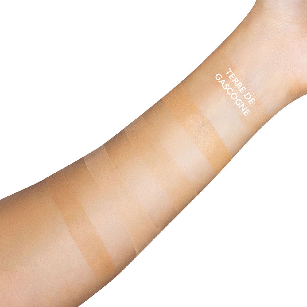 Avant-bras avec quatre échantillons de couleur. Inscription: Terre de Gascogne. Teintes: brun clair à moyen.