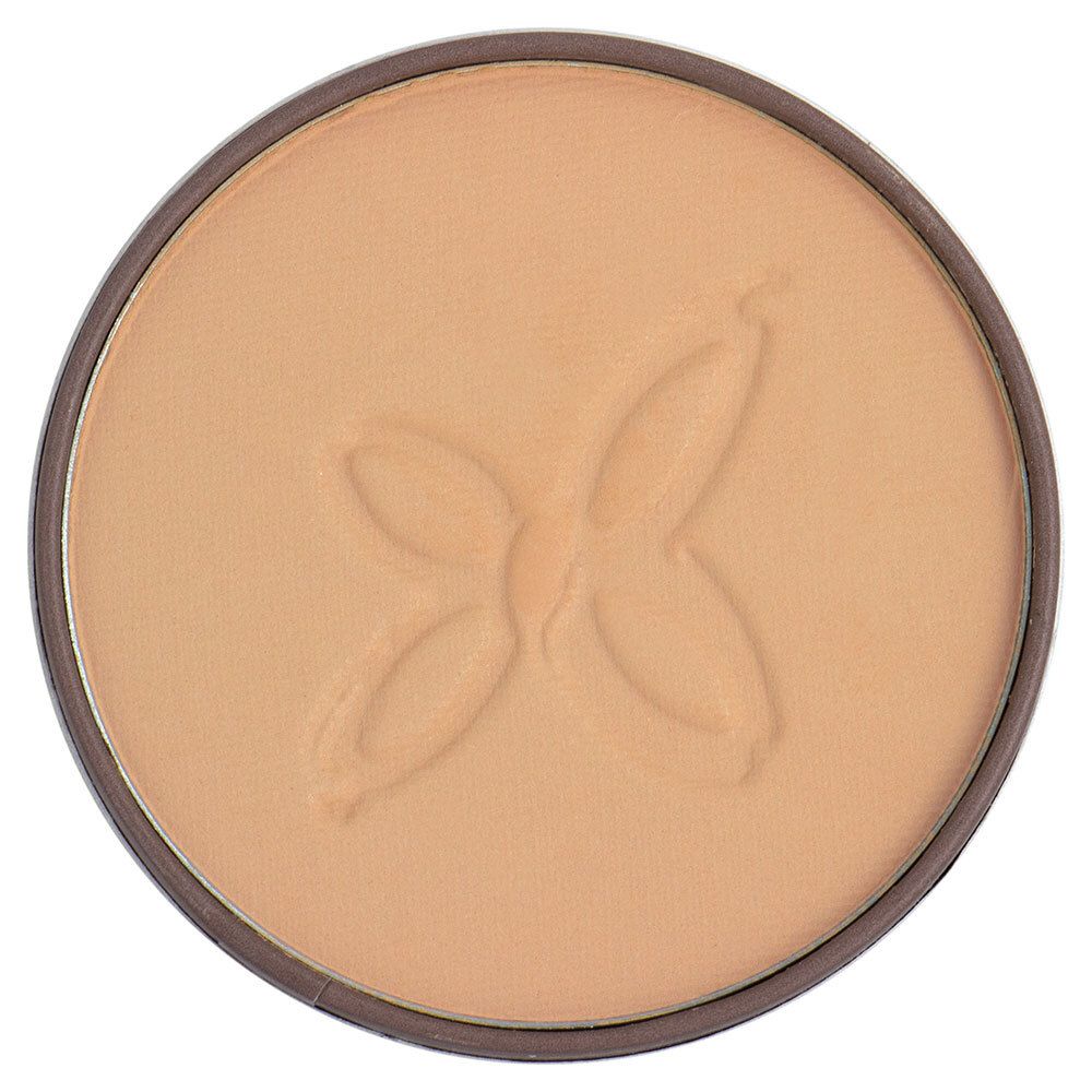 Beige compact poeder in ronde doos. Oppervlak met vlinderpatroon in reliëf. Bruine rand.