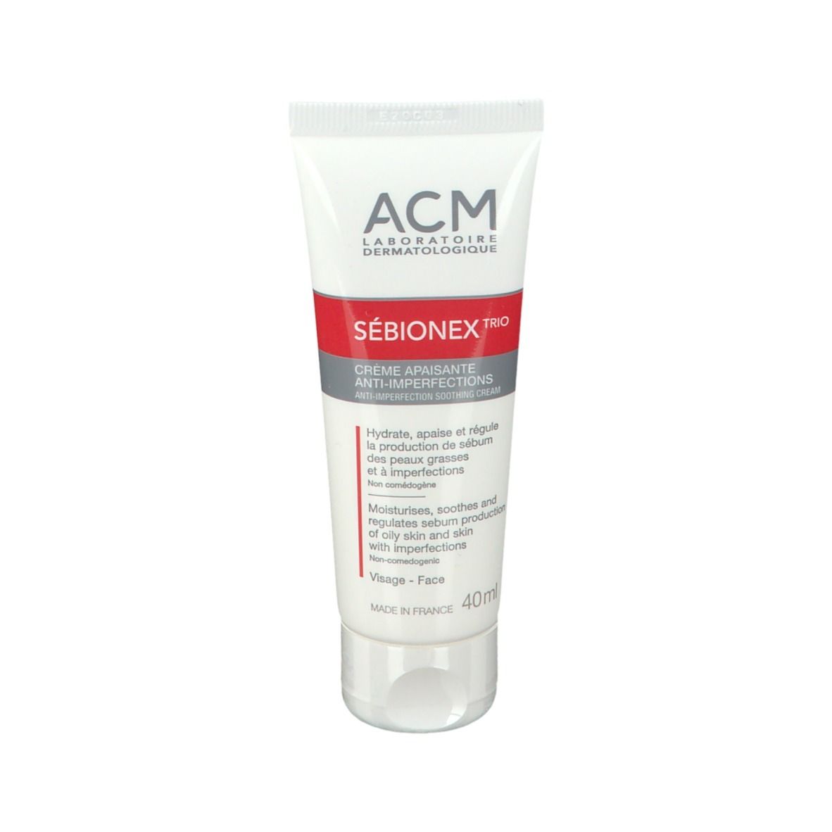 Tube blanc avec texte rouge et gris. Nom du produit : SÉBIONEX TRIO. Marque : ACM. 40ml.