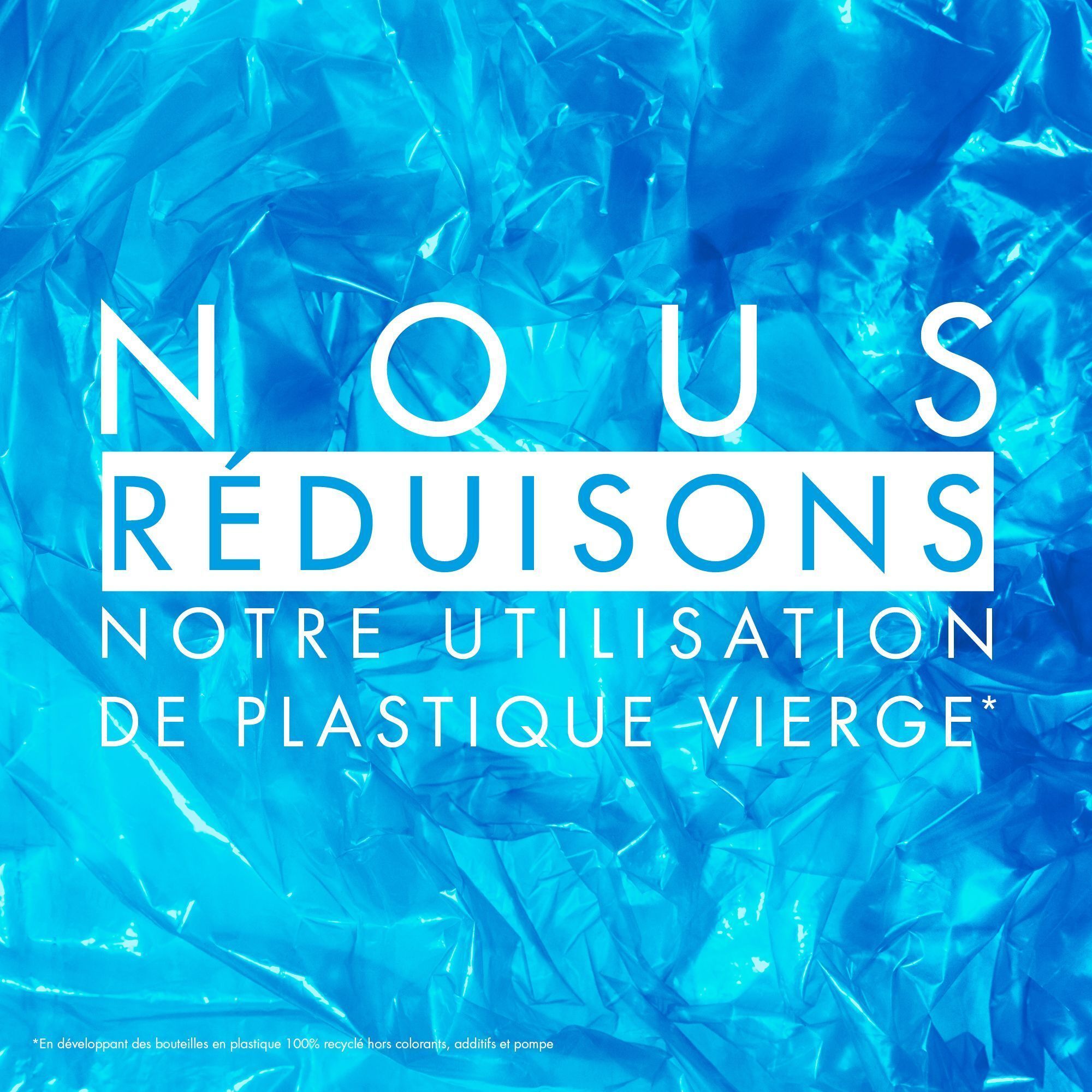Blauwe achtergrond met tekst: We verminderen het gebruik van nieuw plastic.