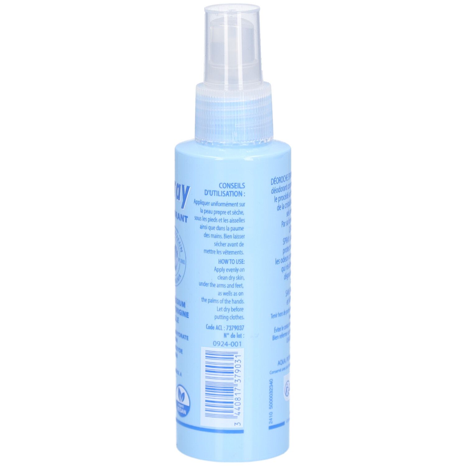 Deodorantspray in een transparante fles met verstuiver. Blauwe etiketten met tekst. Vegan keurmerk.