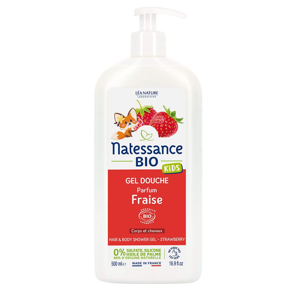 Flacon blanc avec pompe doseuse. Étiquette avec fraises, renard et texte: Natessance BIO Kids, gel douche, parfum fraise. 0% sulfates.