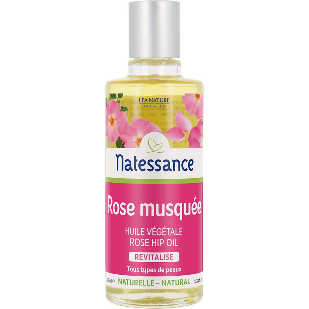 Natessance rozenbottelolie fles. Zilveren dop. Etiket met productnaam, rozenbloem illustratie en tekst.