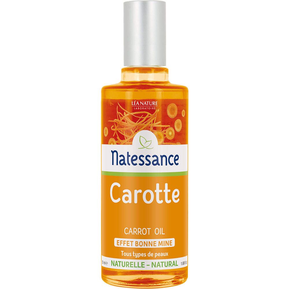 Fles Natessance Carotte olie. Oranje olie in glazen fles met zilveren dop. Opschrift: Carotte, Carrot Oil, Effet Bonne Mine, voor alle huidtypes.