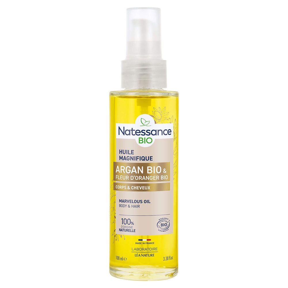 Gele fles met verstuiver. Opschrift: Natessance BIO, Huile Magnifique, Argan Bio & Fleur d'Oranger Bio, Corps & Cheveux.