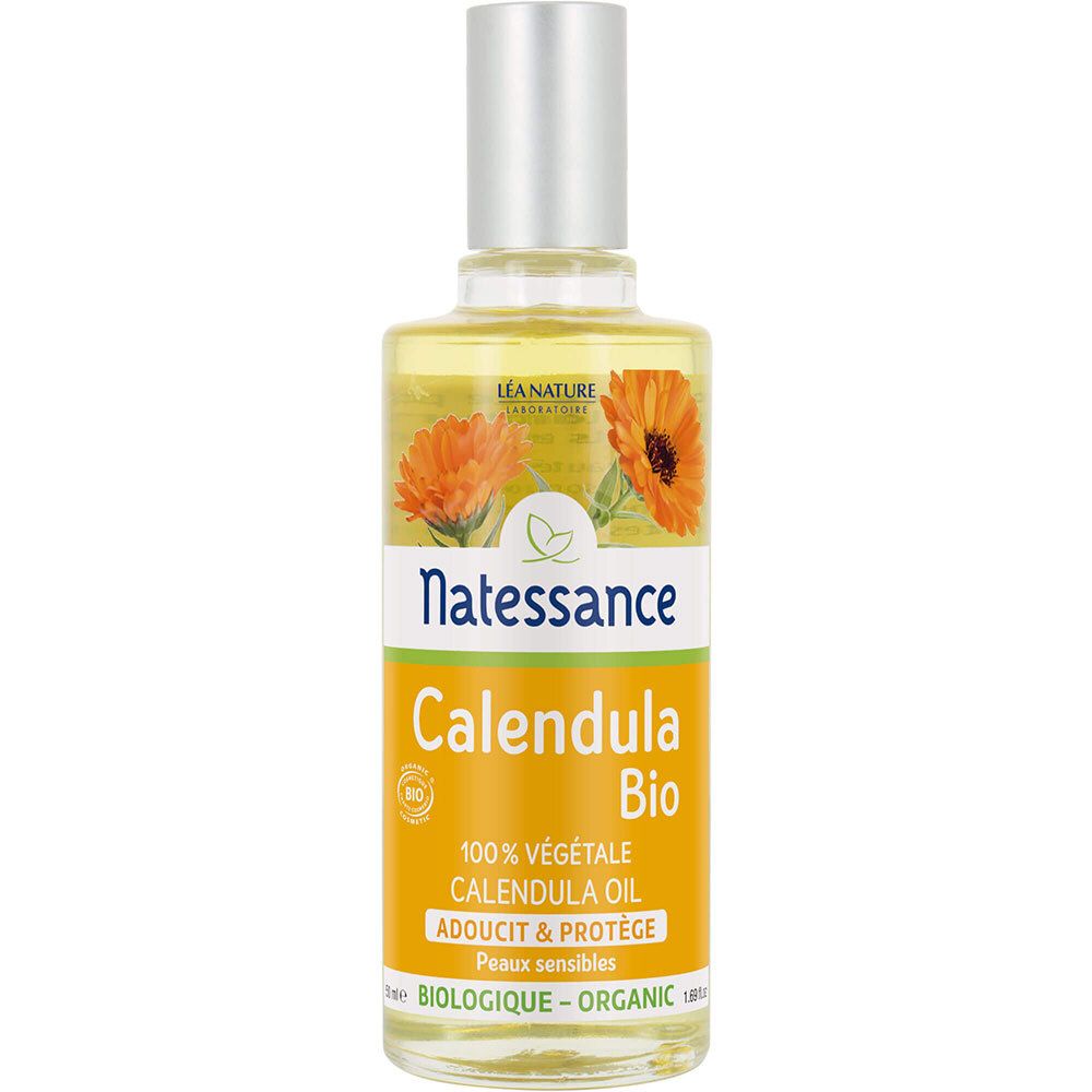 Flacon d'huile Natessance Calendula Bio. Liquide jaune, bouchon argenté. Inscription: 100% végétale, Calendula Oil, Adoucit & Protège.