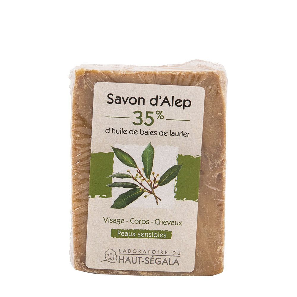 Verpakte Savon d'Alep 35%. Label: gevoelige huid, gezicht, lichaam, haar. Logo Laboratoire du Haut-Ségala. Transparante verpakking.