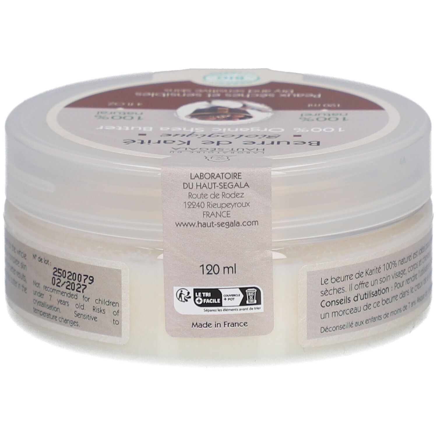 Cilindrische pot met deksel. Opschrift: Beurre de Karité Biologique, 100% Organic Shea Butter. Bio-label. Tekst op achterkant.
