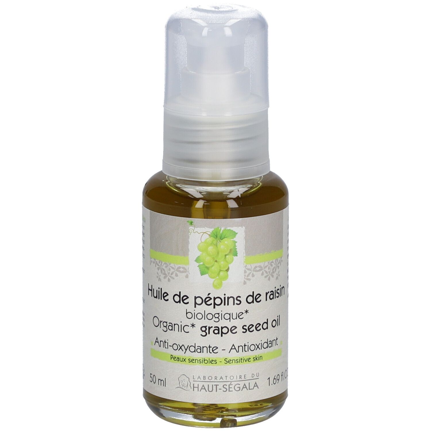Transparante glazen fles met verstuiver. Etiket: Huile de pépins de raisin biologique, Anti-oxydante, Peaux sensibles. 50 ml.