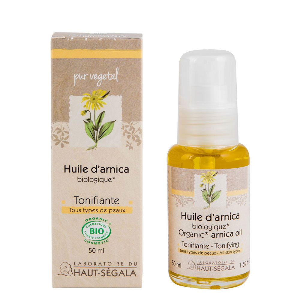 Arnica-olie fles en verpakking. Gele olie in een glazen fles met verstuiver. Verpakking met productinformatie.