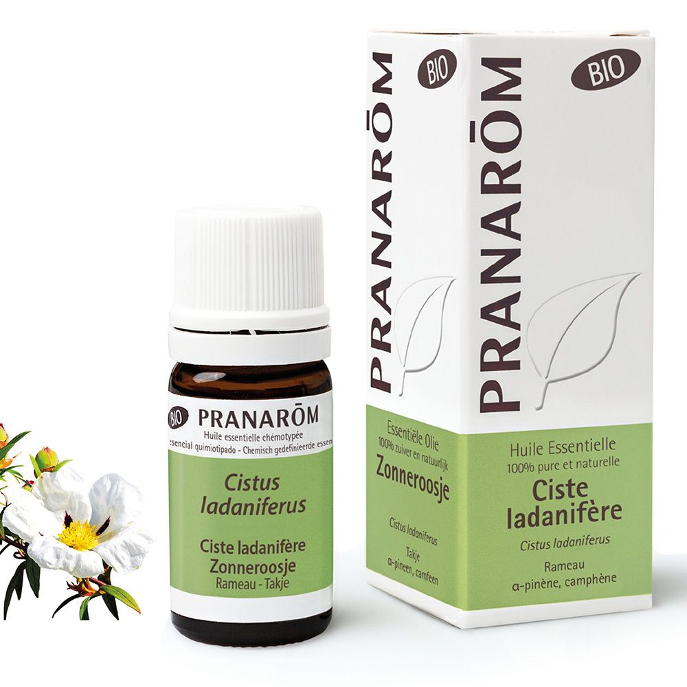 Bruine glazen fles met witte dop en doos. Opschrift: Pranarôm, Ciste ladanifère Bio. Bio-label.