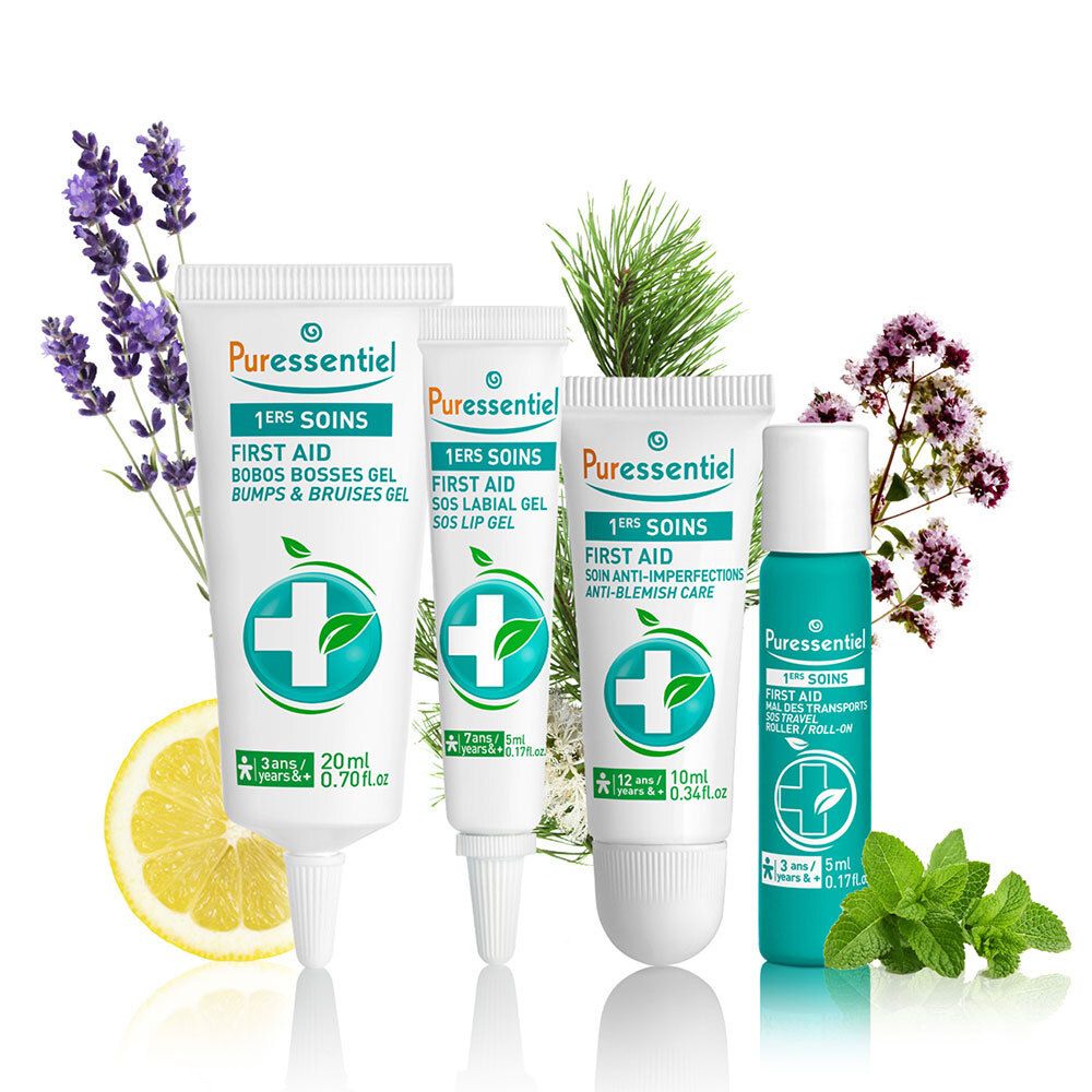 Vier tubes. Opschrift: 1ERS SOINS, BOBOS BOSSES GEL, SOS LABIAL GEL, ANTI-IMPERFECTIONS.
