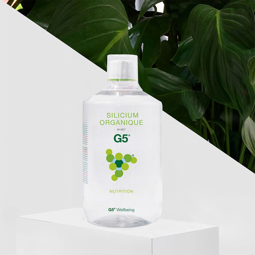 Flacon sur surface blanche, devant feuillage vert. Inscription: Silicium Organique MMST G5. Nutrition. G5 Wellbeing.