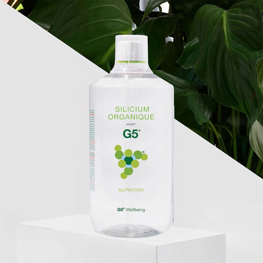 Bouteille transparente, étiquette verte. Inscription: Silicium Organique MMST G5. Nutrition. G5 Wellbeing. Fond: feuilles.