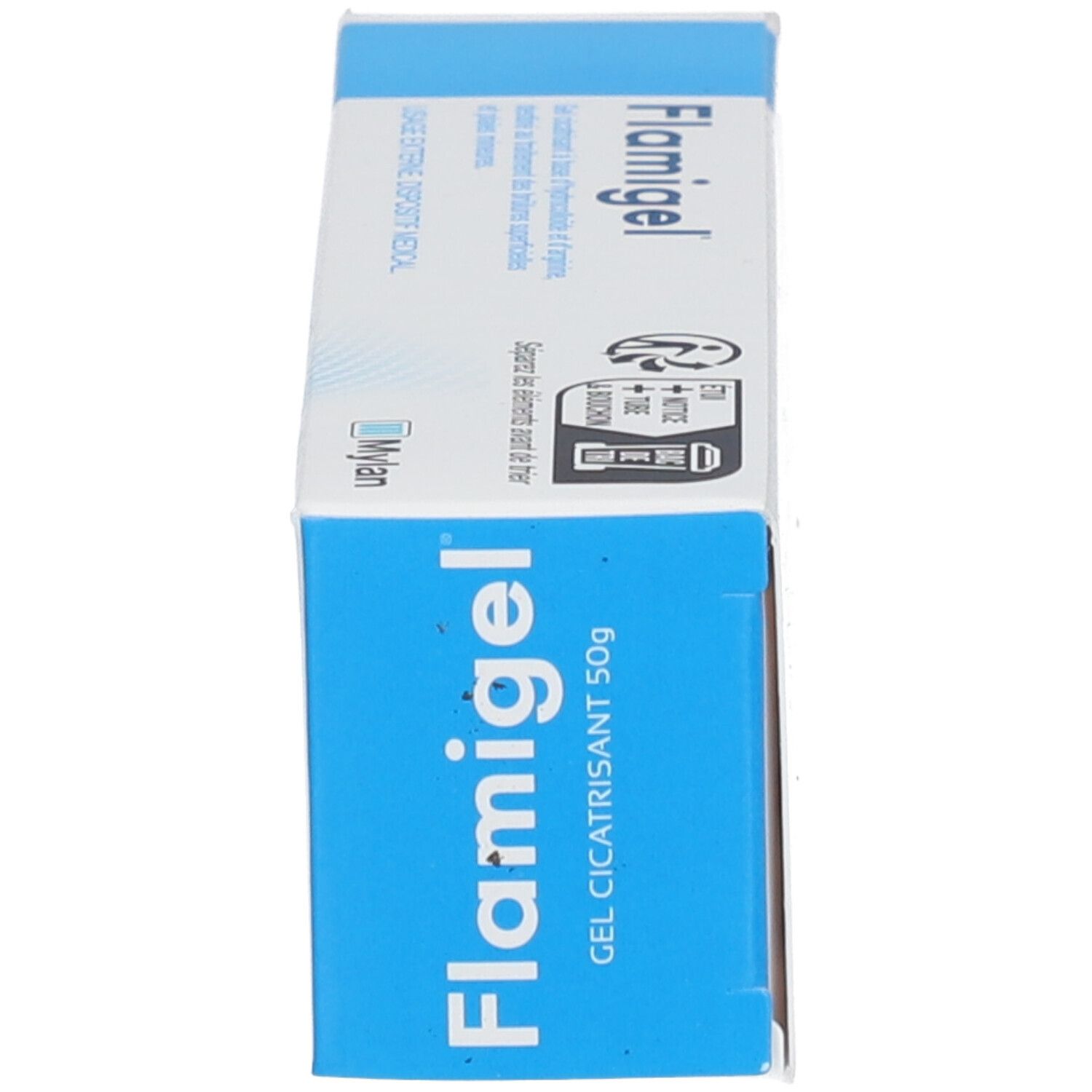 Zijaanzicht van de Flamigel doos. Tekst: Productnaam, Gel cicatrisant 50g. Mylan logo. Blauw-witte kleuren.