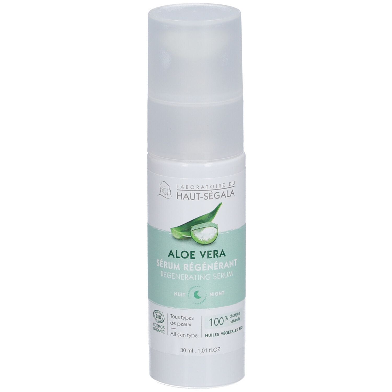 Flacon blanc avec étiquette verte. Inscription: Aloe Vera Sérum Régénérant. Certification bio.