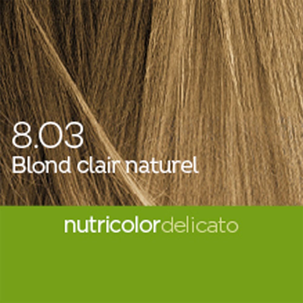 Detail van haarkleur 8.03 Blond Clair Naturel. Tekst: Nutricolor Delicato.