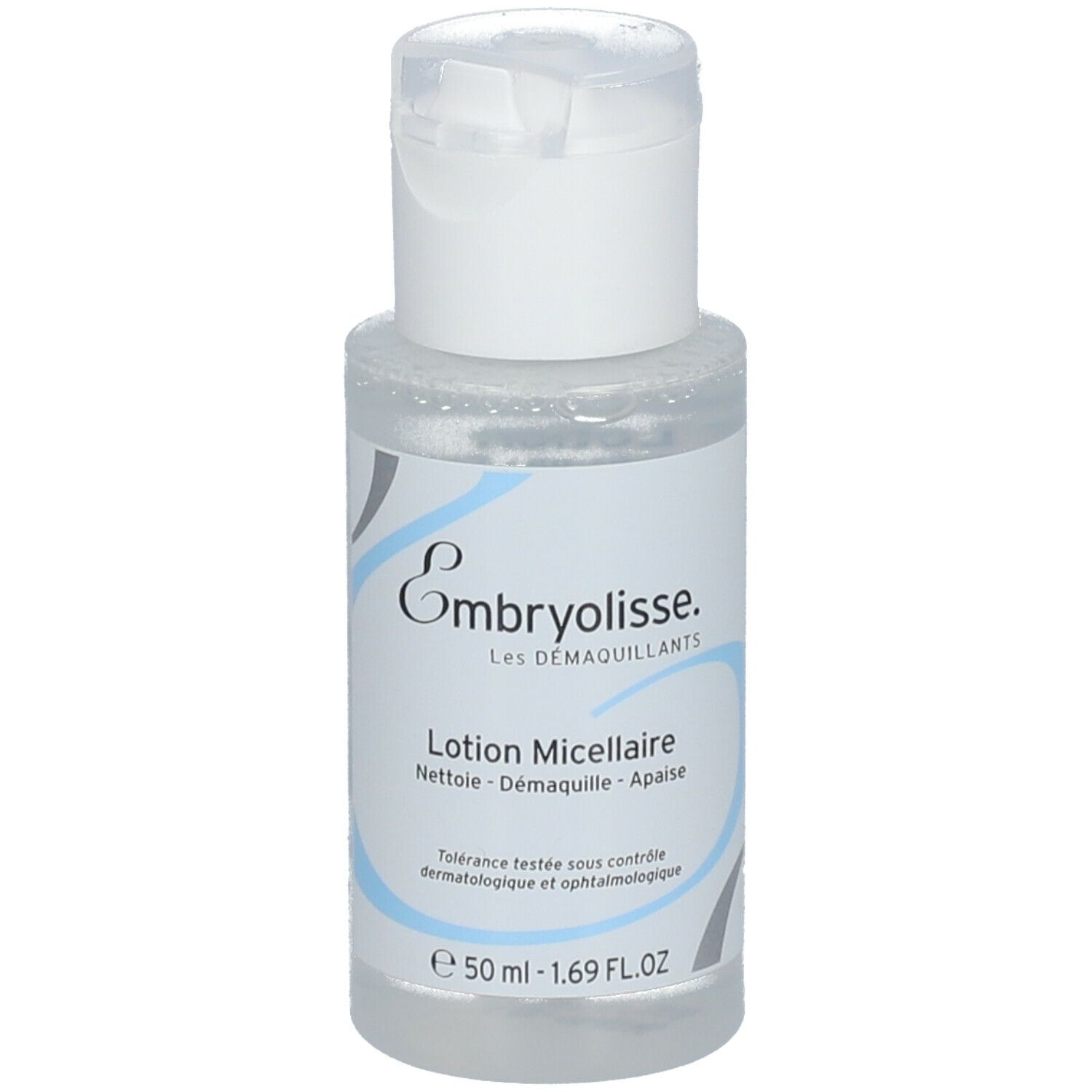 Transparante fles met witte klapdop. Opschrift: Embryolisse, Lotion Micellaire. Blauwe en grijze designelementen. Volume: 50 ml.
