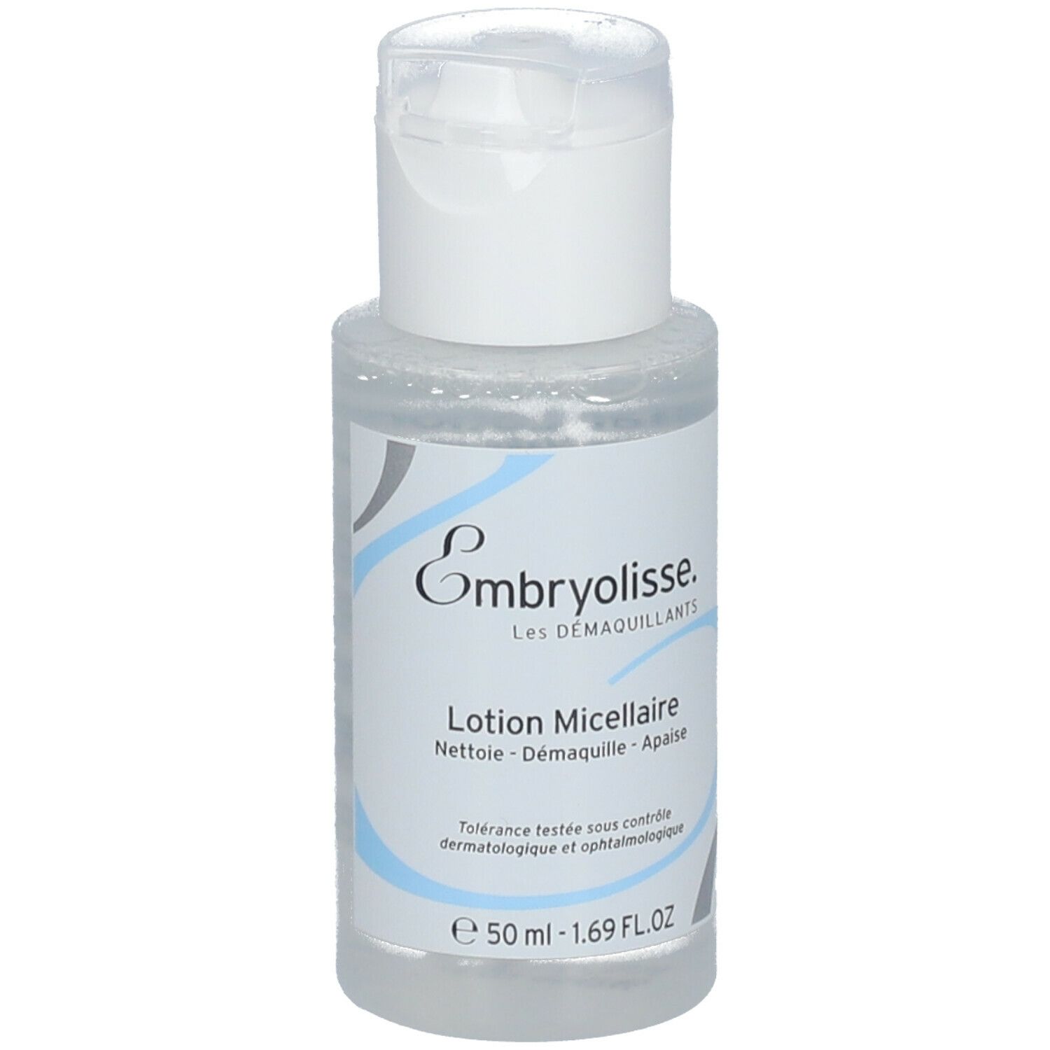 Transparante fles met witte klapdop. Opschrift: Embryolisse, Lotion Micellaire. Blauwe en grijze designelementen. Volume: 50 ml.