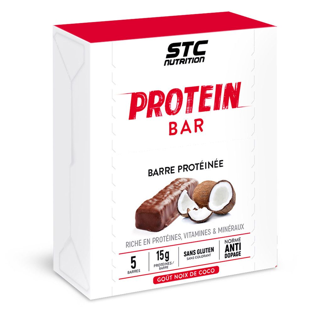 Boîte blanche et rouge. Inscription: STC Nutrition, Protein Bar, goût noix de coco. Illustration: barre protéinée et noix de coco.