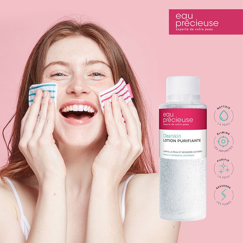 Vrouw met reinigingsdoekjes. Fles met rood etiket: Clearskin Lotion Purifiante. Iconen: reinigen, verwijderen, zuiveren, verfijnen.