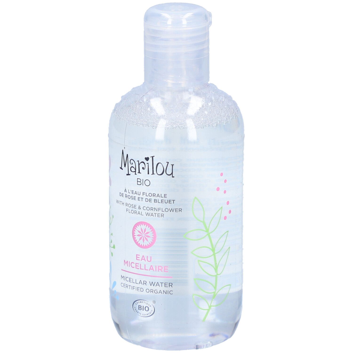 Transparante fles MARILOU BIO micellair water. Opschrift: A L'EAU FLORALE DE ROSE ET DE BLEUET. Met rozen- en korenbloemwater.