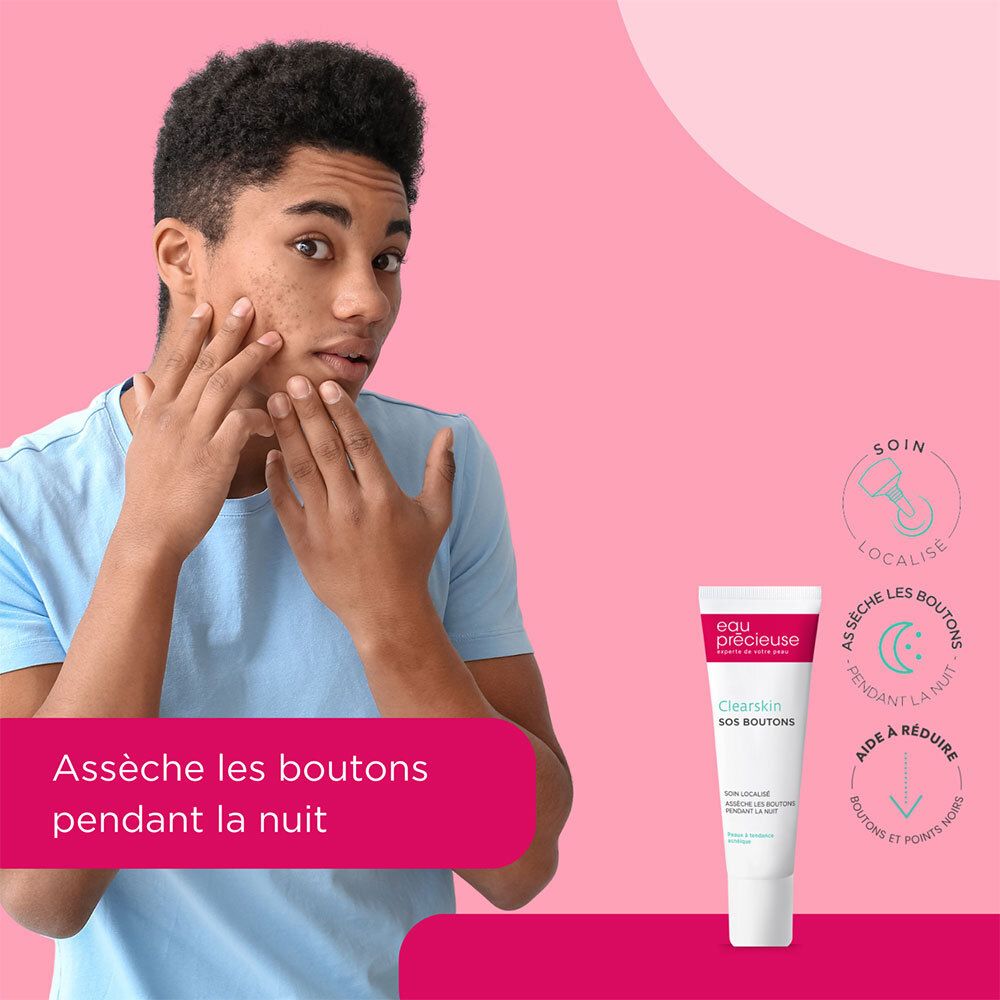 Jonge man raakt zijn gezicht aan. Rechts: Tube Eau Précieuse Clearskin SOS Boutons. Tekst: Assèche les boutons pendant la nuit.