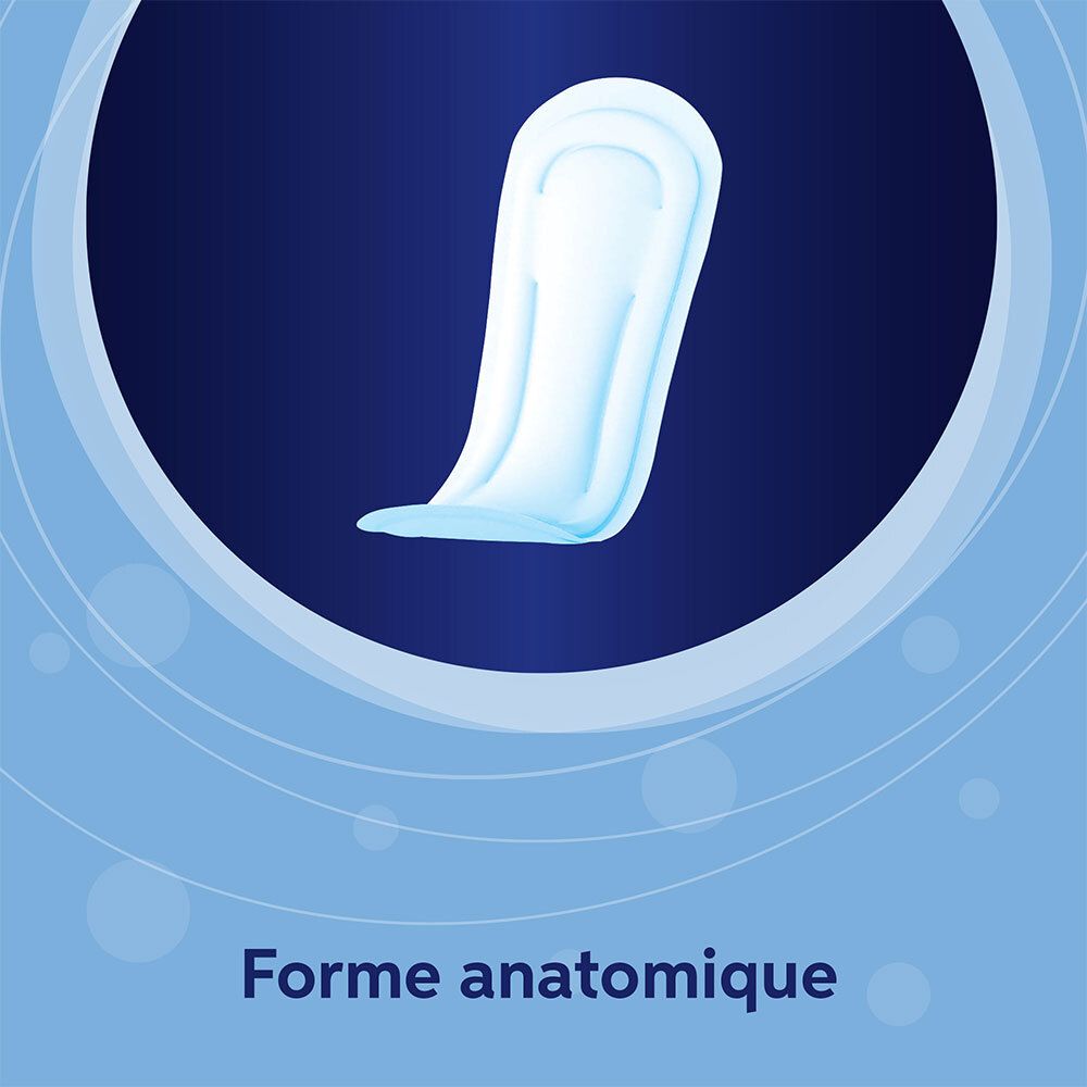 Anatomisch gevormd maandverband. Wit, met afgeronde randen. Op blauwe achtergrond.
