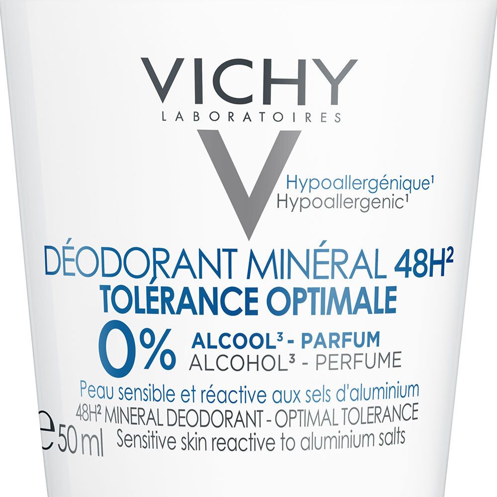 Gros plan du roll-on Vichy. Inscription: DÉODORANT MINÉRAL 48H, 0% ALCOOL. Flacon blanc.