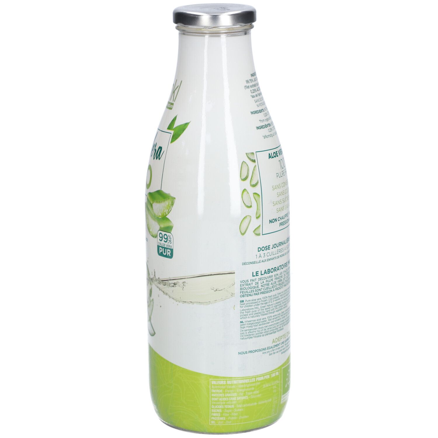 Vue latérale de la bouteille de jus d'aloe vera. Étiquette avec informations et label bio. Bouchon métallique.