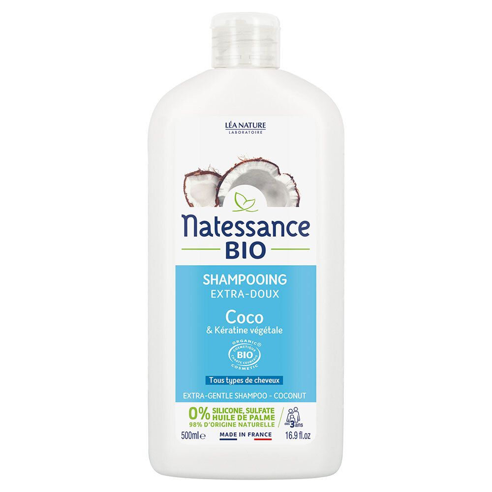 Witte fles Shampooing Doux Coco Bio. Opschrift: Natessance BIO, Shampooing Extra-Doux, Coco & Kératine végétale. Kokosnoot illustratie.