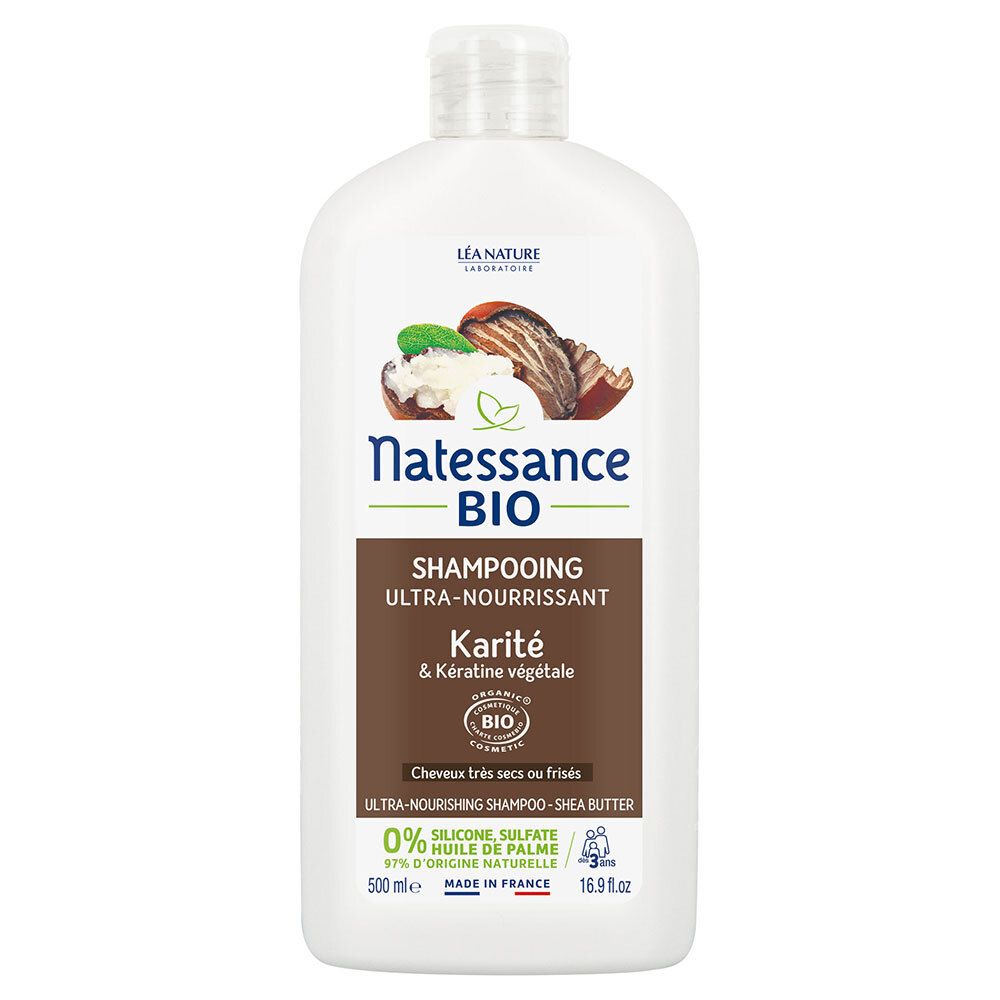 Witte fles met bruin etiket. Opschrift: Natessance BIO Shampooing Ultra-Nourrissant, Karité & Kératine végétale. Bio-keurmerk.