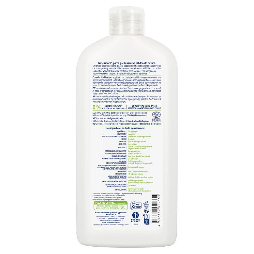 Achterkant van een witte fles. Meertalige tekst, ingrediënten, certificeringen en logo's. Bio-keurmerk.