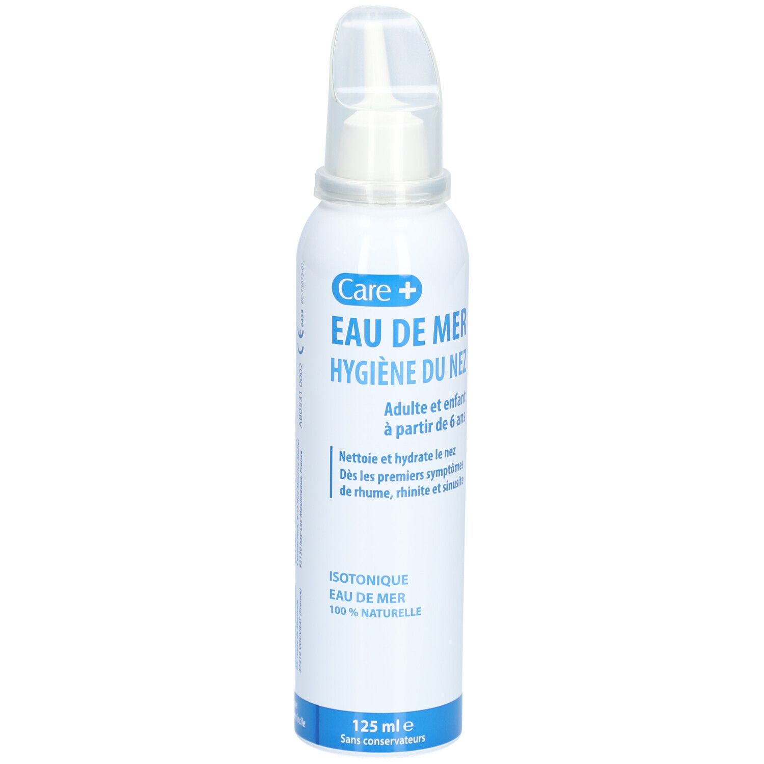 Witte fles met neusspray-opzetstuk. Opschrift: CARE+ Eau de mer Hygiène du nez. Voor volwassenen en kinderen vanaf 6 jaar.