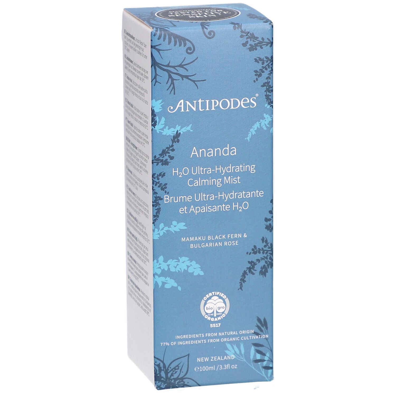 Blauw-witte productverpakking. Opschrift ANTIPODES, Ananda, H2O Ultra-Hydrating Calming Mist. Certificeringen en informatie.