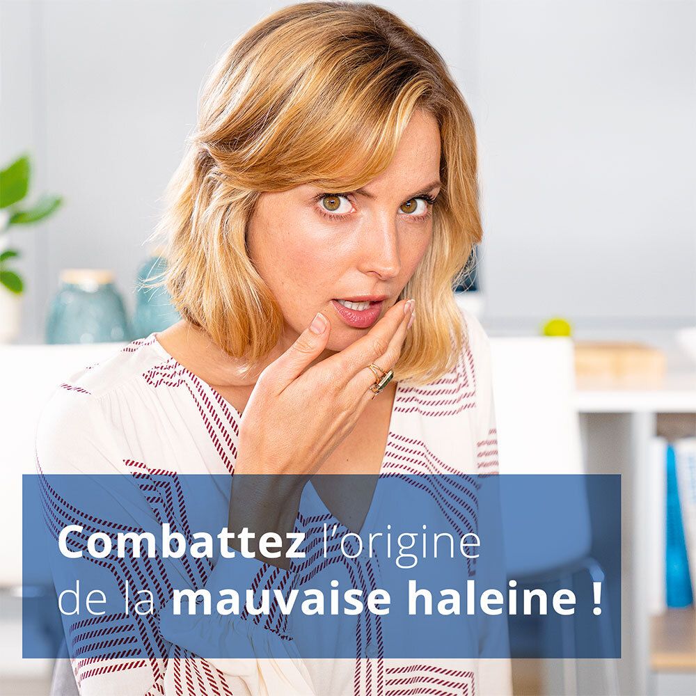 Femme touchant sa bouche. Texte : Combattez l'origine de la mauvaise haleine !