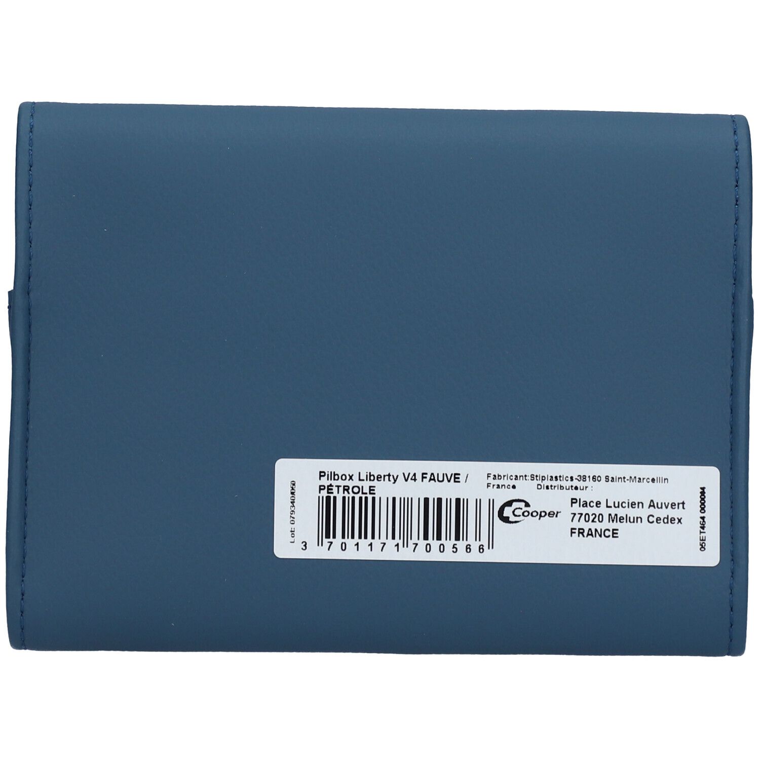 Achterkant van de blauwe etui. Wit etiket met productinformatie en barcode.
