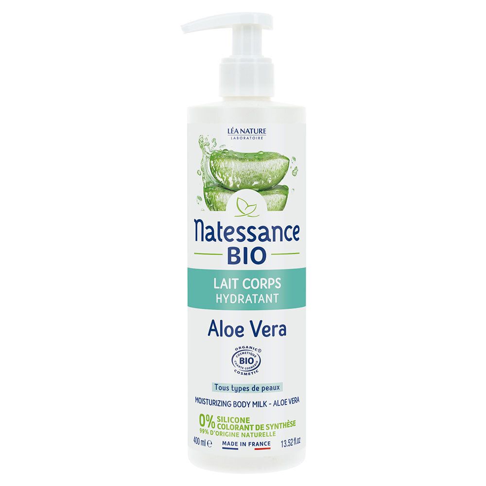 Flacon blanc avec pompe. Inscription Natessance BIO Lait Corps Hydratant Aloe Vera. Contient de l'aloe vera.