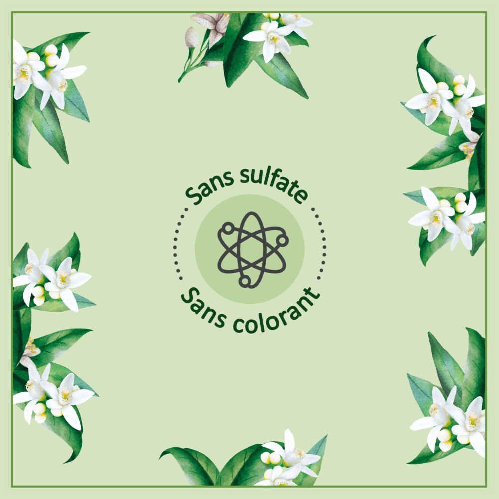 Vierkante afbeelding, groene achtergrond, witte bloemen. Tekst: Sans sulfate, Sans colorant.