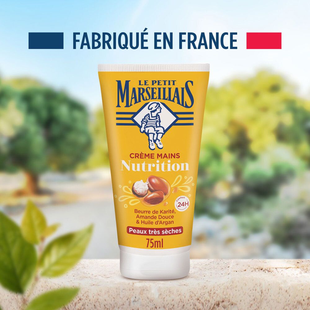 Tube Le Petit Marseillais Crème Mains devant un paysage, avec mention 'Fabriqué en France'.