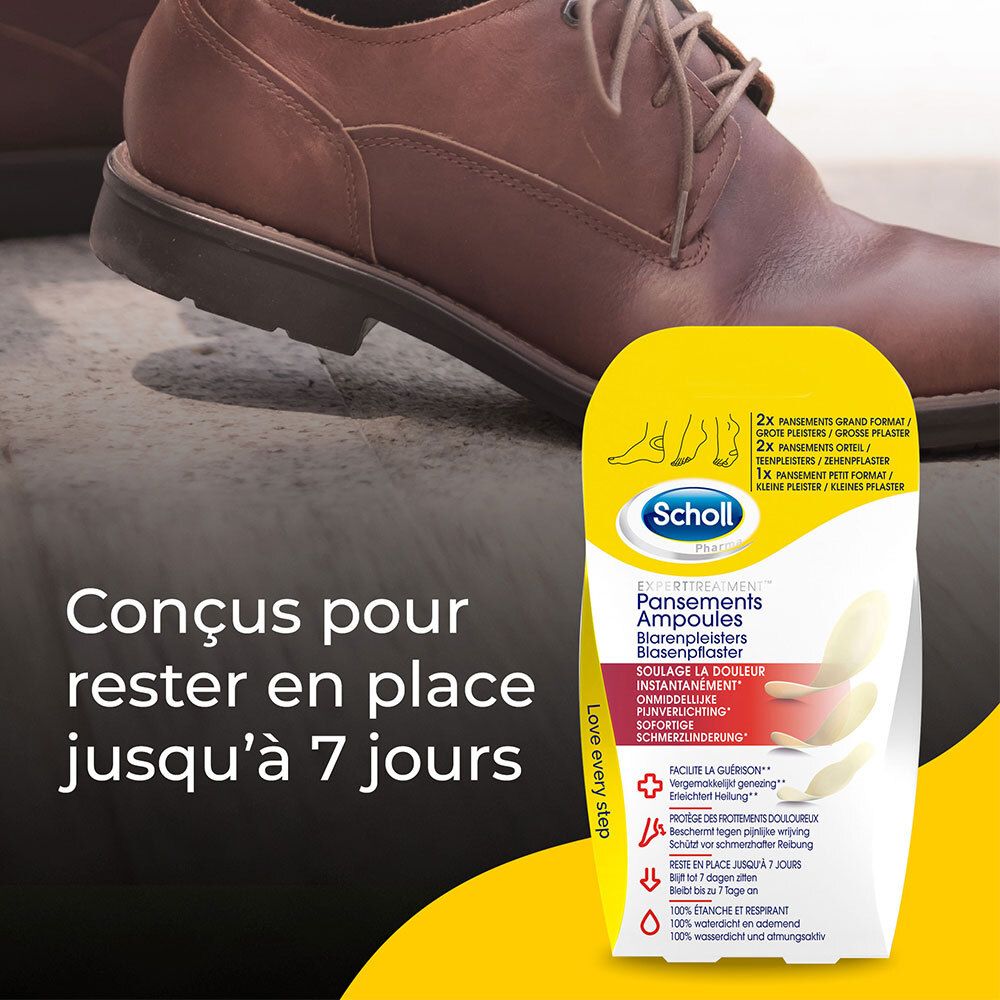 Homme avec des chaussures en cuir. À côté, un emballage jaune Scholl avec des pansements pour ampoules.