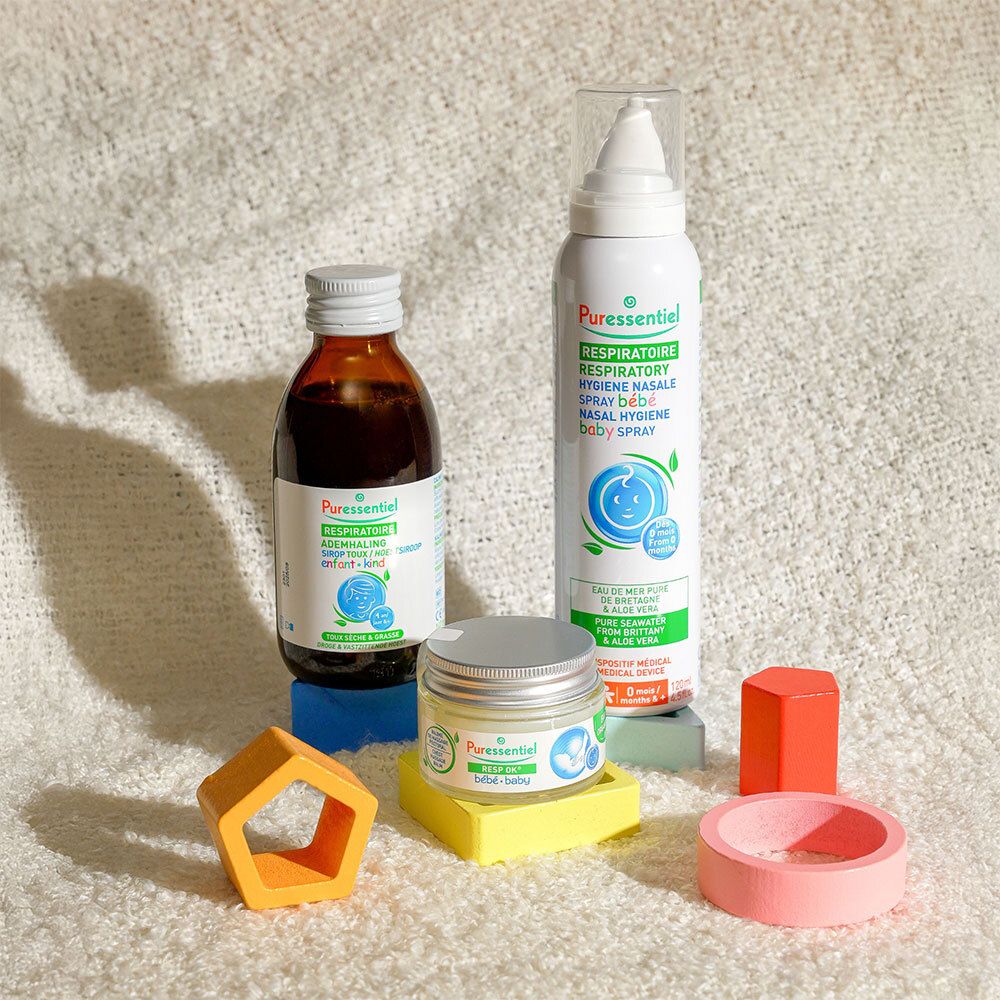 Verschillende producten, waaronder een balsem. Opschrift: PURESSENTIEL RESP OK, bébé baby.