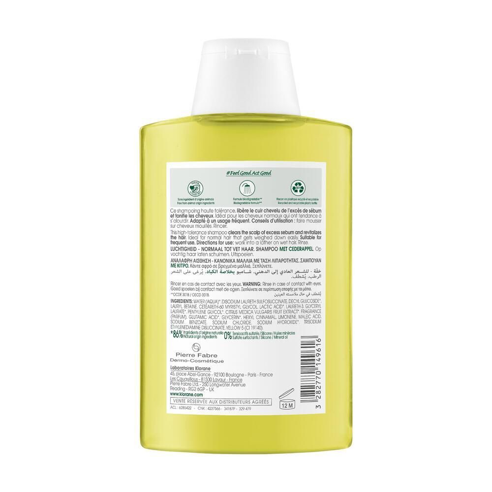 Dos de la bouteille de shampooing. Texte multilingue. Contient ingrédients, mode d'emploi et informations fabricant.
