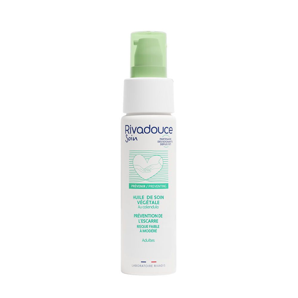 Witte fles met groene spraykop. Opschrift: Rivadouce Soin, Huile de soin végétale, preventie doorligwonden. Voor volwassenen.