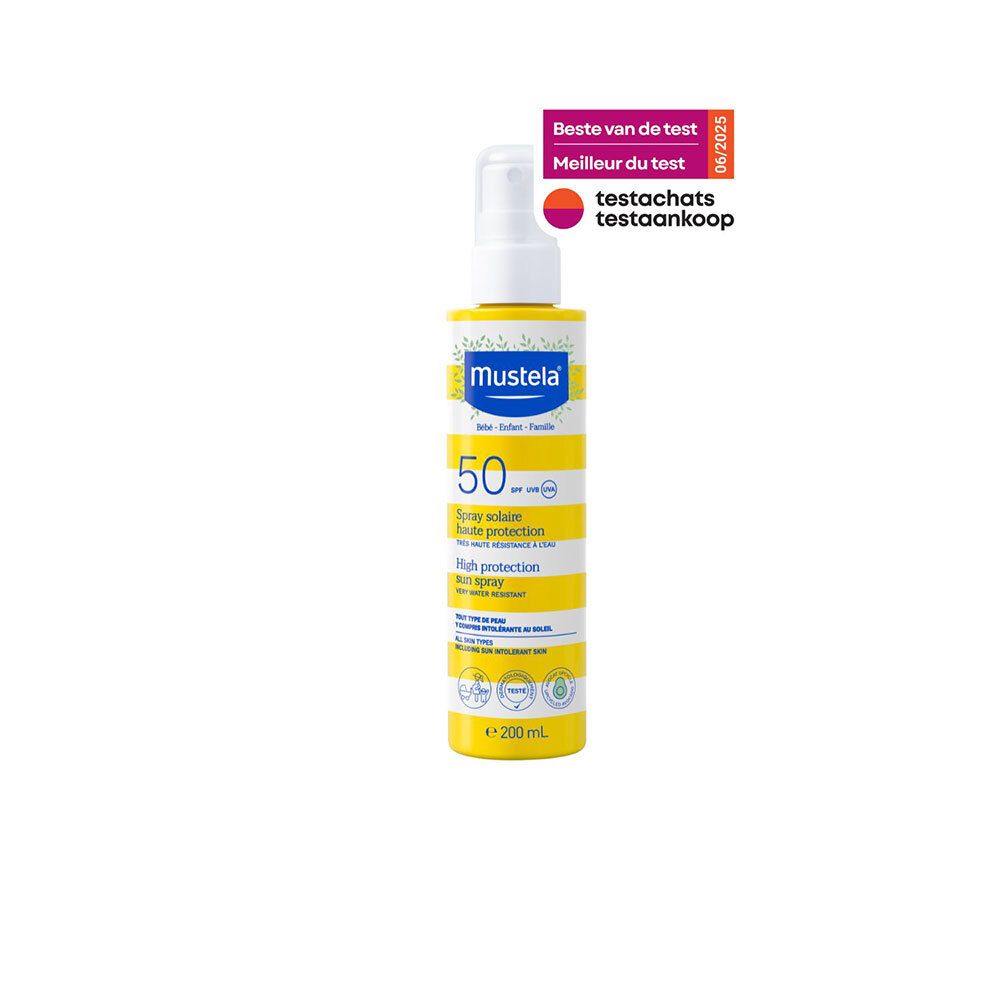 Gele sprayfles met witte sproeikop. Opschrift Mustela, 50 SPF, High protection. Label "Beste van de test".