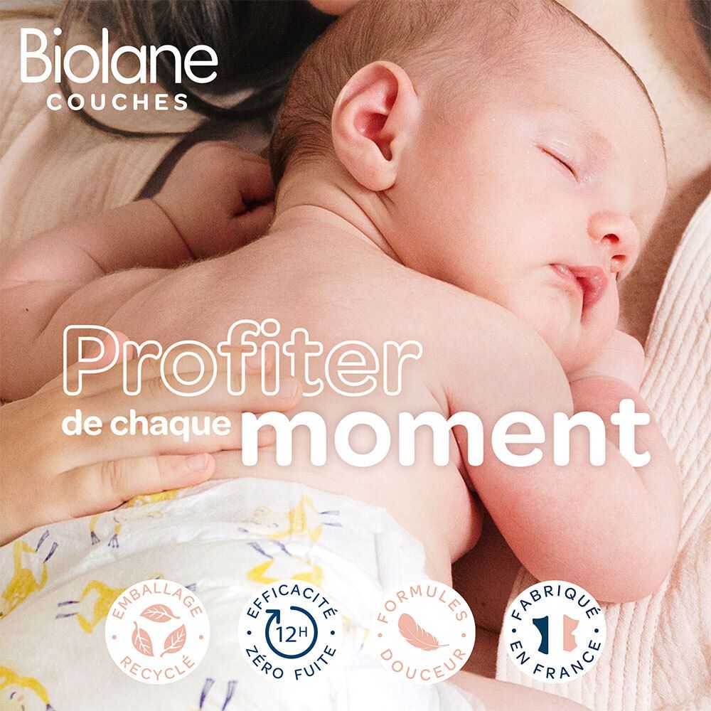 Baby met luier. Opschrift: Profiter de chaque moment. Logo's: Recycle, 12h, Douceur, Fabriqué en France.