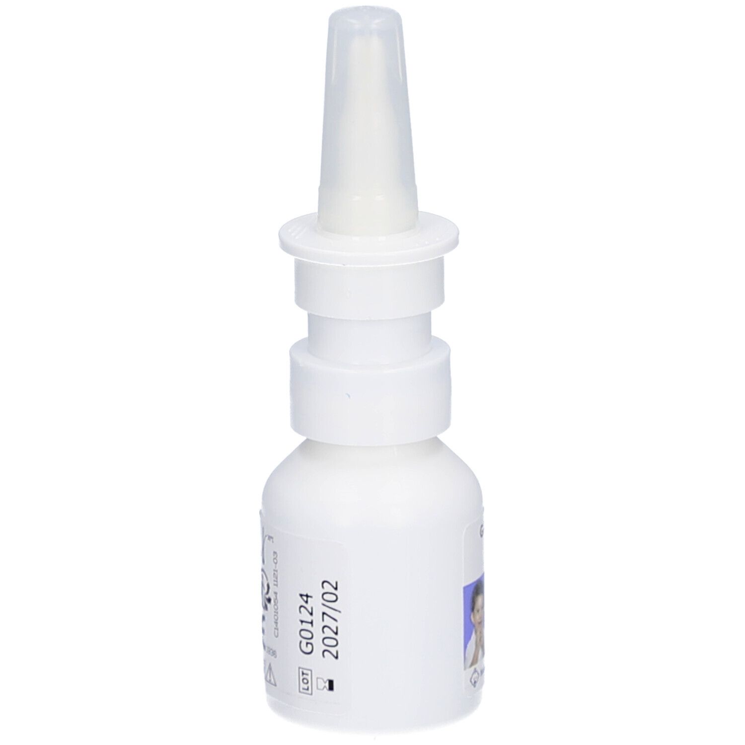 Witte neussprayfles met sproeikop. Etiket met productnaam, afbeelding van een kind en houdbaarheidsdatum 2027/02.