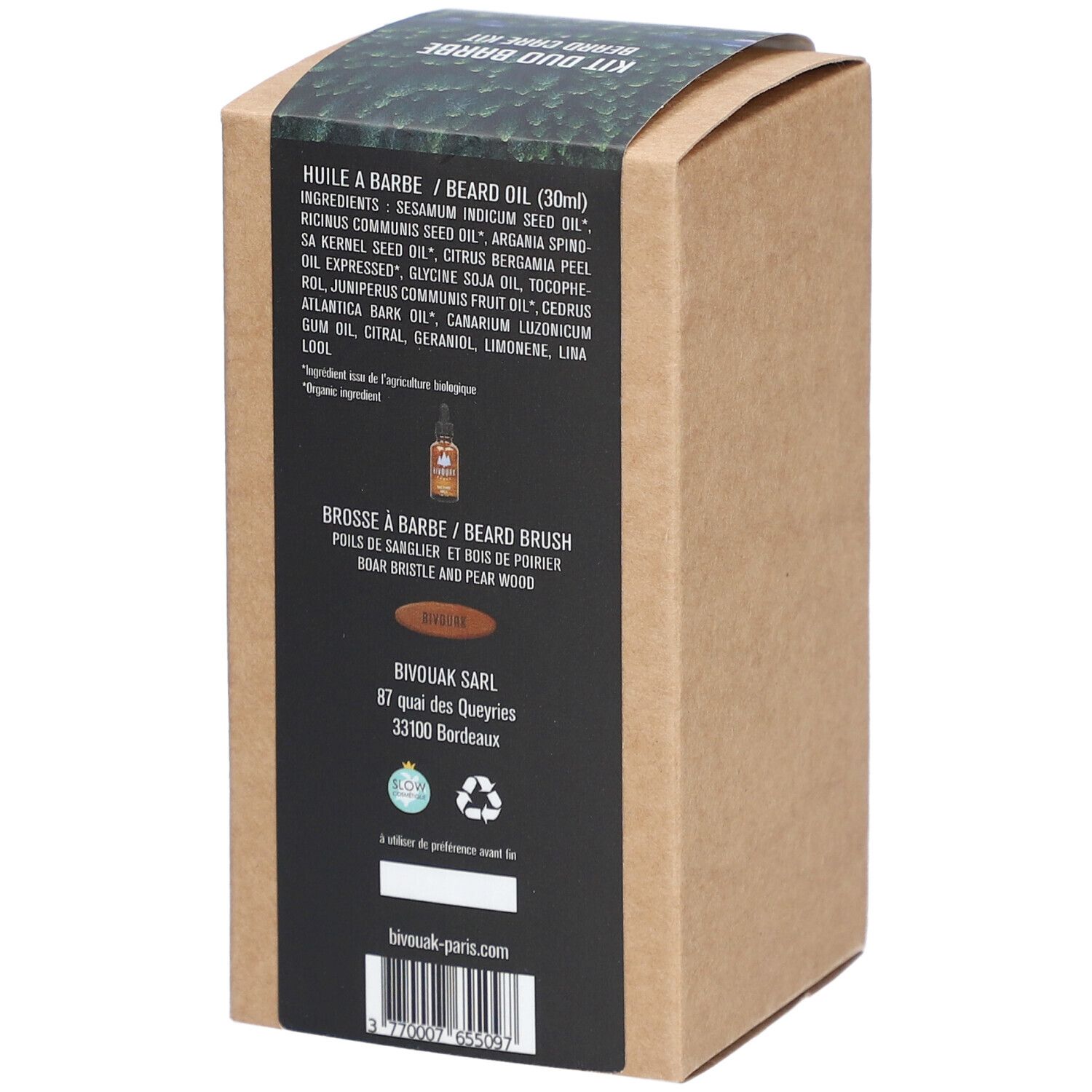 Boîte en carton avec informations sur le produit. Contient ingrédients, adresse et logos. Texte noir sur fond blanc.